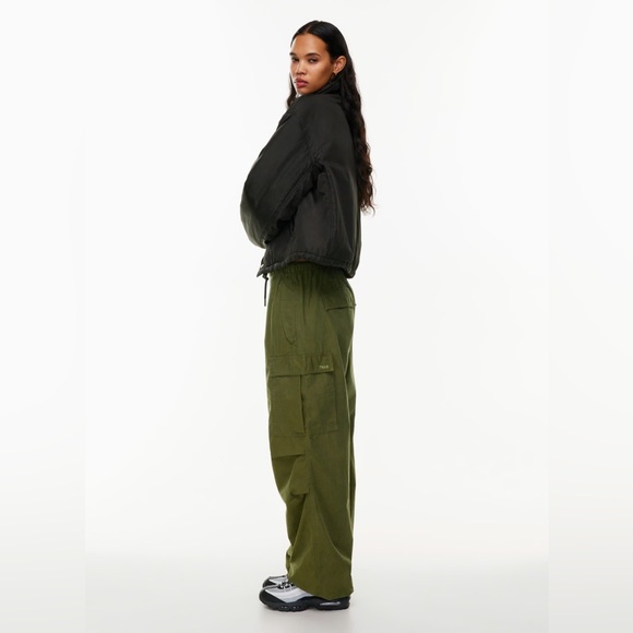 tna coaches puffer short - Picture 2 of 7